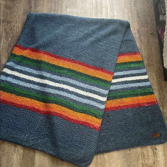 Pendleton Grand Canyon Multi Stripe Sherpa Fleece Blanket - Picture 2 of 5
